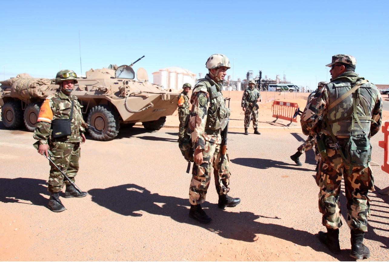 Des soldats de l'ANP à In Amenas. New Press